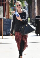 ashlee-simpson-leaving-the-gym-in-la-09-17-2018-8_thumbnail.jpg