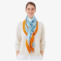 planisphere-d-un-monde-equestre-scarf-140--673250S 01-worn-2-50-0-2048-2048-q40.jpg