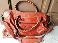 balenciage_1542435297_4c207829.jpg