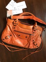 balenciaga_bag_1542761877_67922425.jpg