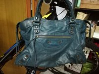 balenciaga_city_1544108989_10695bb9.jpg