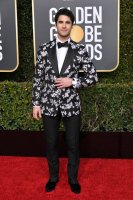 golden-globes-2019-red-carpet-darren-criss-50.jpg