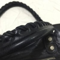 balenciaga_classic_city_1539640512_0a850cce.jpg