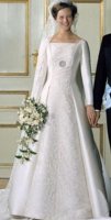 2a6fdec6384247c85446579d427ecb35--timeless-wedding-dresses-royal-wedding-dresses.jpg