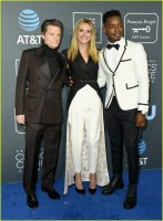 julia-roberts-slays-in-suit-inspired-look-at-critics-choice-awards-2019-01.jpg