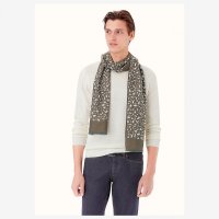summer-party-muffler--693395T 05-worn.jpg