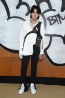 Louis+Vuitton+Front+Row+Paris+Fashion+Week+RtlEu4s52Ljx.jpg
