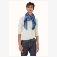 caducee-rock-scarf-100--582927T 02-worn-2-50-0-2048-2048-q40.jpg