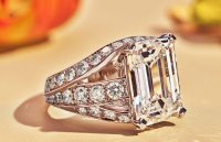 20181009_LP_Blue_Book_Tile24_5x5Promo_UK_tiffany_statement_emerald_cut_diamond_ring.jpg