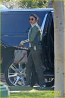 priyanka-chopra-visits-a-friend-in-LA-02.jpg