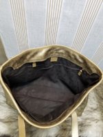 gucci_imprime_monogram_medium_tote_champagne_1550699313_949bb5d0.jpg