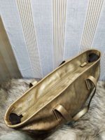 gucci_imprime_monogram_medium_tote_champagne_1550699312_c26e794c.jpg