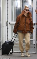 Hailey Baldwin airport.jpeg