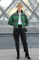 Mackenzie+Davis+Louis+Vuitton+Photocall+Paris+CPpWAk7yRHKx.jpg
