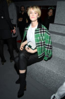 Mackenzie+Davis+Louis+Vuitton+Front+Row+Paris+FtKUYxS0pb1x.jpg