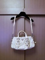 prada_real__1552580136_81e4435f.jpg