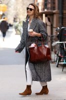 keri-russell-leaves-her-apartment-in-new-york-03-23-2019-6.jpg