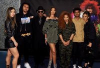 HaileeSteinfield_JimmyJamAndFamily_Janet.jpg
