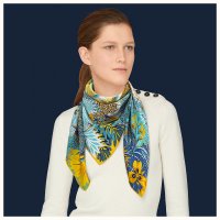 mountain-zebra-scarf-90--003323S 08-worn-6-50-0-1920-1920_b.jpg