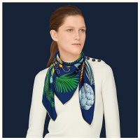 index-palmarum-scarf-90--003366S 03-worn-6-50-0-579-579_b.jpg