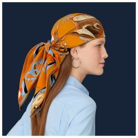 le-regard-de-l-arctique-scarf-90--003322S 03-worn-6-50-0-1920-1920_b.jpg