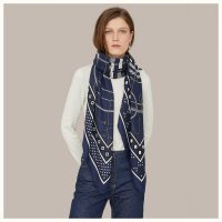 fouets-et-badines-bandana-shawl-140--243420S 01-worn-2-50-0-1920-1920_b.jpg