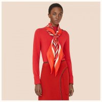 pegase-paysage-wash-scarf-90--073334S 04-worn-2-50-0-1920-1920_b.jpg