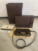 louis-vuitton-105198-427470.jpg