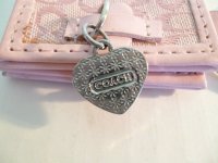 toys24-7 fake coach signature photo keychain charm back.jpg