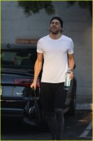 charlie-hunnam-oxigen-august-2019-01.jpg