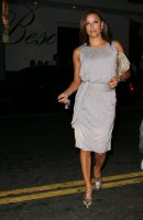 Eva_Longoria_leaving_Beso_restaurant_-_July_26_2009_813_122_39lo.jpg