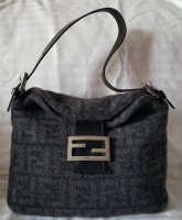 fendi_wool_mama_baguette_1559547545_0678bec6_progressive.jpg