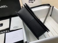 chanel_boy_1571356095_e9b5be13_progressive.jpg