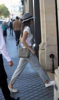 Kendall-Jenner-out-in-Paris--14.jpg