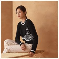 long-sleeve-sweater--0E2603D602-worn.jpg