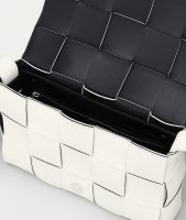 BV Cassette Contrast Interior 45494421XJ_16_dp.jpg
