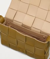 BV Cassette Contrast Interior 45494358LB_16_dp.jpg