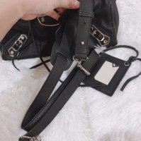 balenciaga_1572597561_18146a29_progressive.jpg