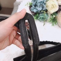 balenciaga_1572597561_f5e9a87a_progressive.jpg