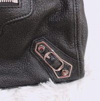 balenciaga_1572597562_d6d97db3_progressive.jpg