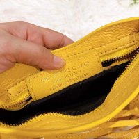 balenciaga_mini_sling_1573094757_6b8cb583_progressive.jpg