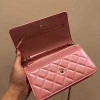 chanel_iridescent_pink_woc_bag_1574250573_6f195afe_progressive.jpg