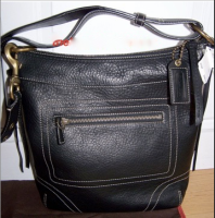 10399 leather medium duffle.png