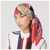 plumes-en-fete-scarf-90--003433S 04-worn-5-50-0-1200-1200-q99_b.jpg