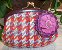 6Q01 hamptons houndstooth kisslock.png