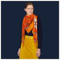projets-carres-scarf-140--432300S 06-worn-6-50-0-830-830_b.jpg