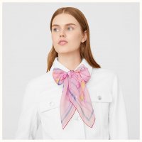 caleche-elastique-finesse-scarf-90--303559S 08-worn-5-50-0-830-830_b.jpg