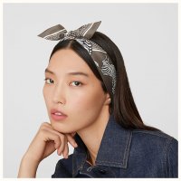 twilly-les-zebres-bandana--063265S 06-worn-5-50-0-830-830_b.jpg
