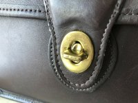 avalucille5 fake coach willis JHM-9927 turnlock close.jpg
