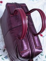 Juliet Midi - Laminato Eggplant Metallic plus Dark Cherry Nappa, gold hw - Indoor 02.jpg